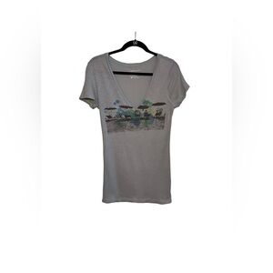 American Eagle Women’s Graphic Grey T-shirt. Size: Medium